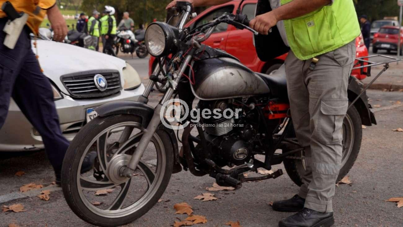 Había sido robada en febrero y fue controlada y detenido quien circulaba en ella ahora en el barrio Esperanza, sin chapa matrícula